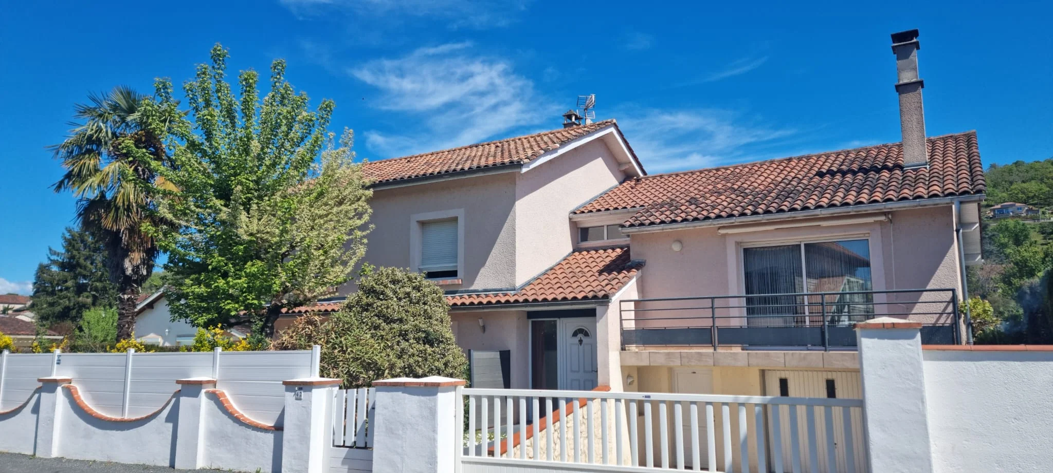 Villa Palima — vue d'ensemble depuis la piscine